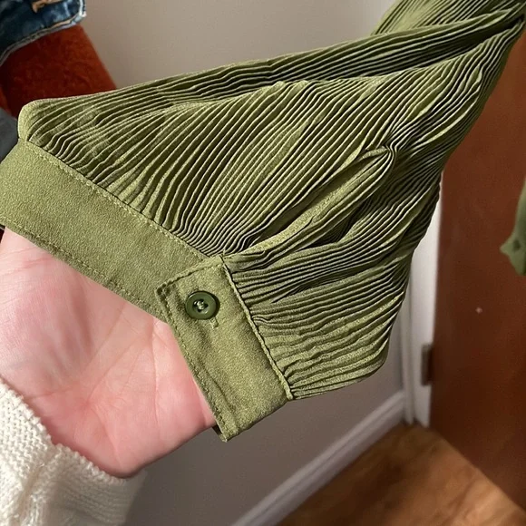 PrettyLittleThing Olive Ribbed Button-Front Shirt - Picture 8 of 11